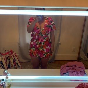 Show me your mumu set!! Never worn!! Size small. Perfect condition